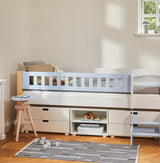 Langes Bücherregal mit Regal