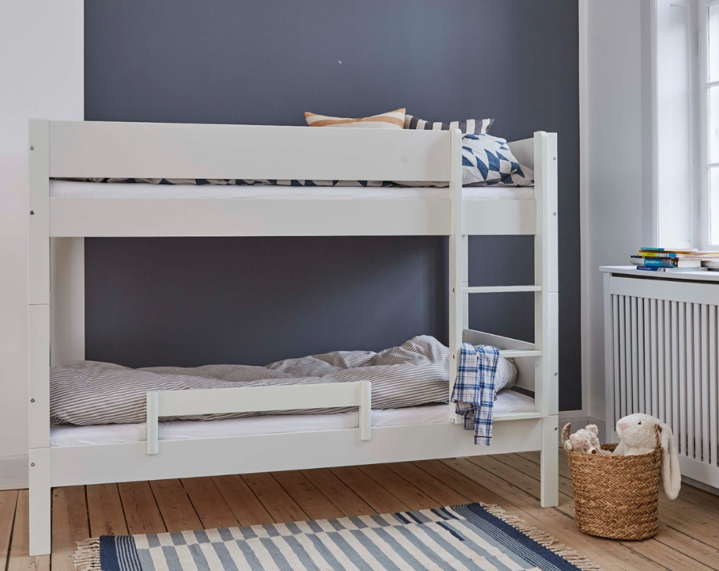 Huxie hvid køjeseng med sikkerhedshest og stige