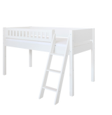 Halbhohes Kinderbett Mari mit schräger Leiter