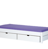 Kinderbett aus Wolle mit Schubladen